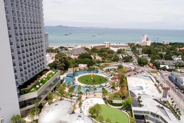 Grande Centre Point Pattaya Hotel pool2.jpg