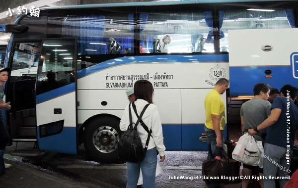 Suvarnabhumi airport Roong Reuang Coach bus to Pattaya3.jpg