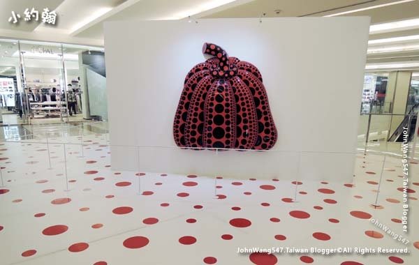 Bangkok Art Biennale Yayoi Kusama Siam Paragon2.jpg