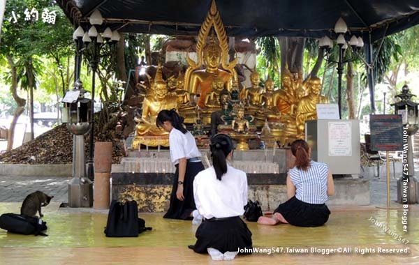 Wat Pathum Wanaram Bangkok4.jpg