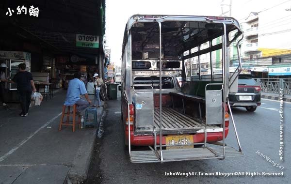 Nong Mon Market songthaew to Bangsaen Beach.jpg