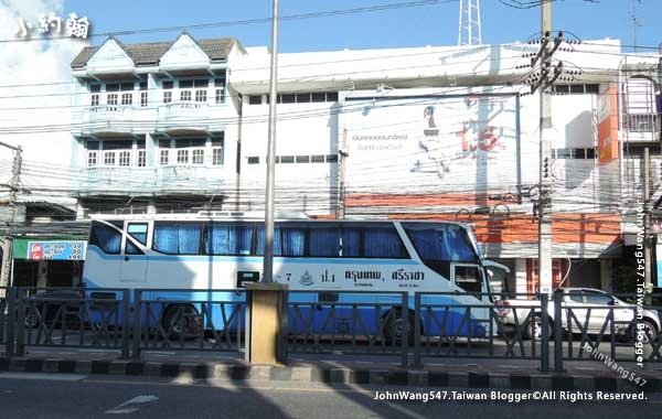 Bangkok bus to Nong Mon Market Thanachart Bank.jpg