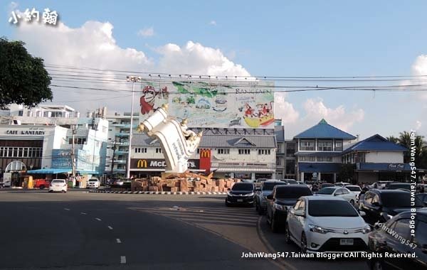 Bangsaen Beach logo 7-11 McDonalds