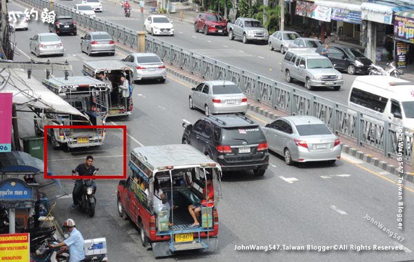 Nong Mon Market red bus.jpg