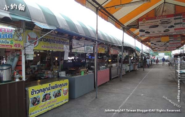 Chatuchak JJ Night Market Food street.jpg