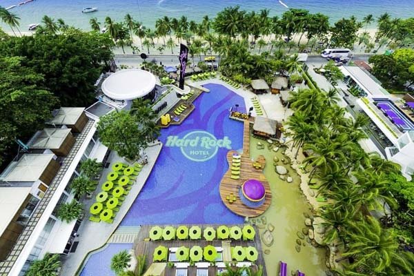 Hard Rock Hotel Pattaya pool.jpg