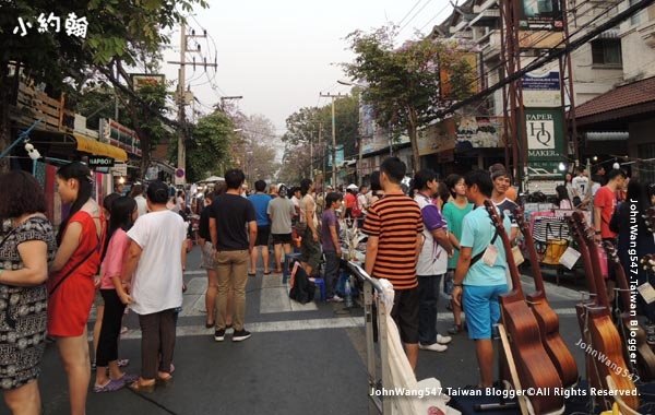 Chiang Mai Sunday Night Market National anthem.jpg