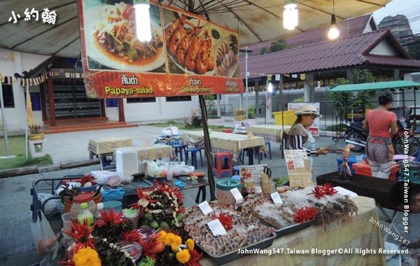 Chiang Mai Sunday walking street seafood.jpg