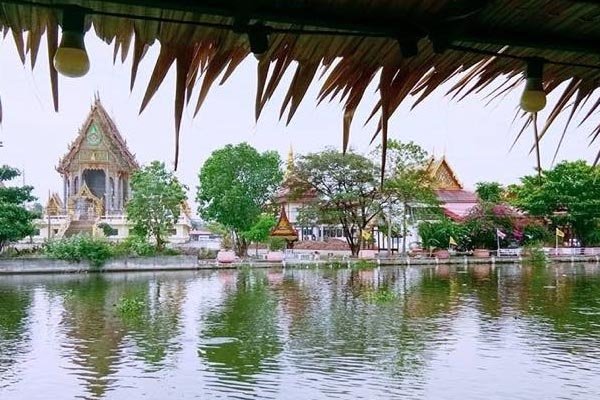 Phanthai Norasing Floating Market4.jpg