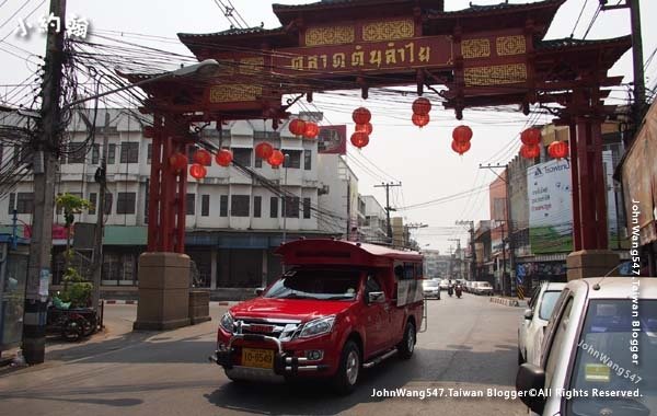 清邁包車紅色雙條車2.jpg