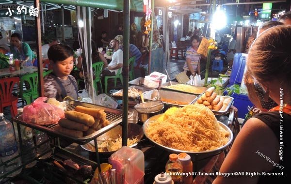 Khaosan Road Night Market Pad Thai2.jpg