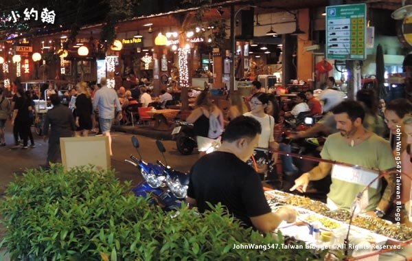 Khao San Night Market Rambuttri Road2.jpg