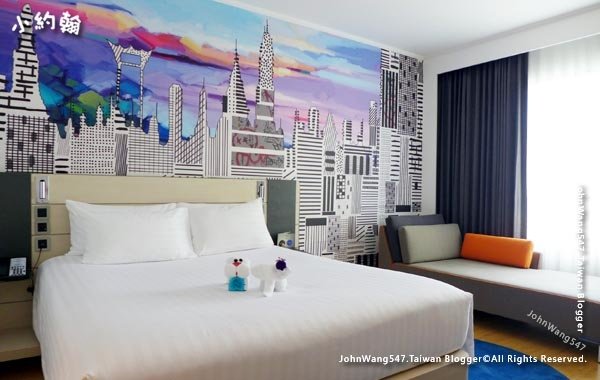 Novotel Siam Square Hotel Deluxe room2.jpg