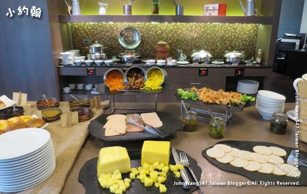 Novotel Siam Square Hotel Premier lounge Breakfast1.jpg