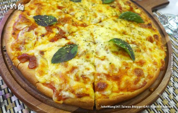 Pizza Le Bistrot &amp; Le Terrace Chiang Mai.jpg