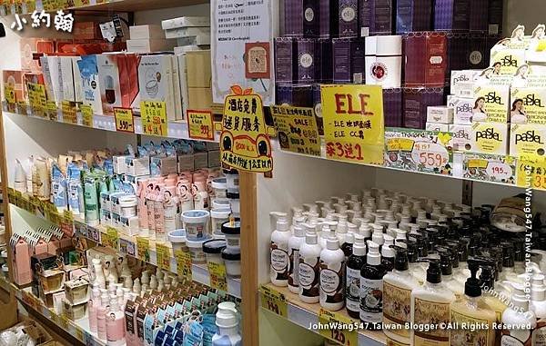 CLOVER Pharmacy souvenir Bangkok Chitlom2.jpg