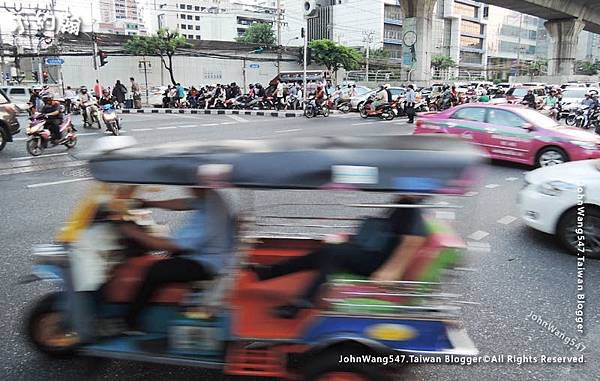 曼谷摩托車陣.jpg