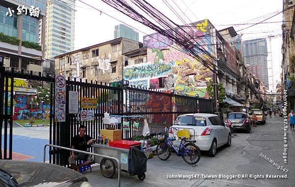 Chaloem La Park Bangkok Graffiti2.jpg