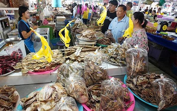 World Market Bangkok Fish2.jpg