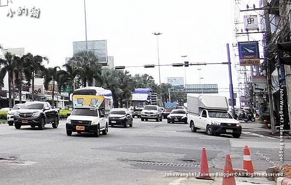 泰國芭達雅白色雙條車Songthaew Pattaya.jpg