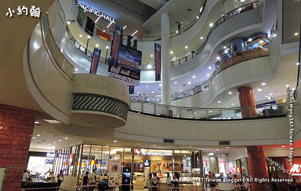 Pacific Park Sriracha mall3.jpg