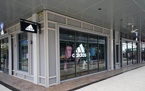 Central Village Outlet-adidas.jpg