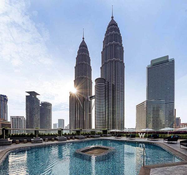 W Hotel Kuala Lumpur Pool PETRONAS Twin Towers2.jpg