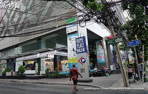 White Family Mart Thonglor 13.jpg