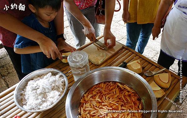 Amphawa Chaipattananurak Coconut milk.jpg