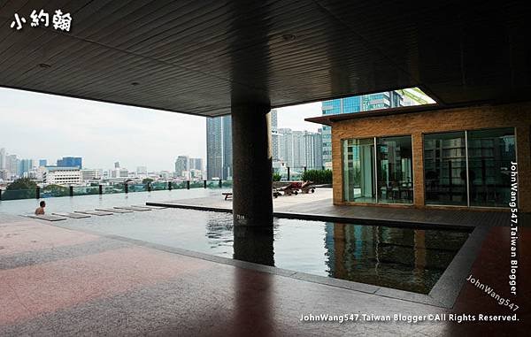 Urbana Sathorn Bangkok Hotel Swimming Pool.jpg