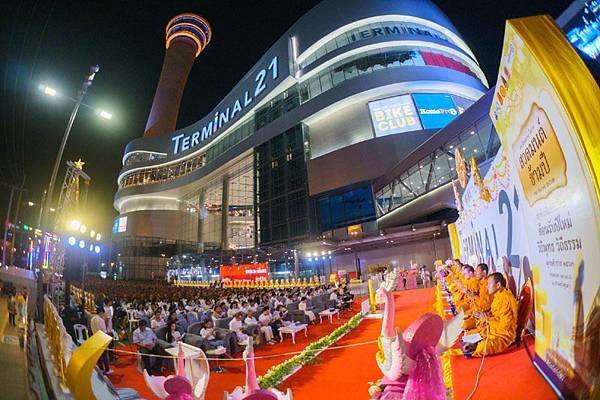 Terminal21 Korat buddhism new year countdown.jpg