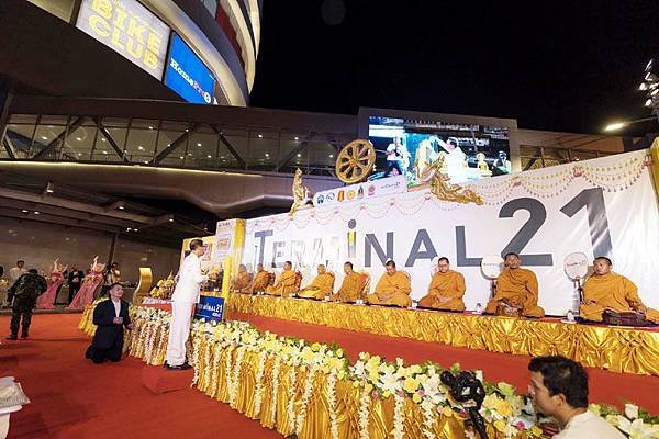 Terminal21 Korat buddhism new year countdown5.jpg