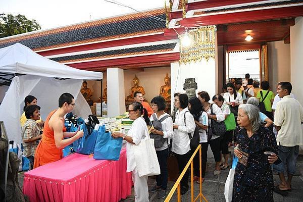 Wat Pho buddhism new year countdown4.jpg