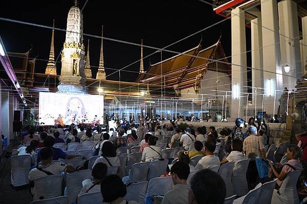 Wat Pho buddhism new year countdown5.jpg