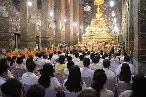 Wat Pho buddhism new year countdown7.jpg