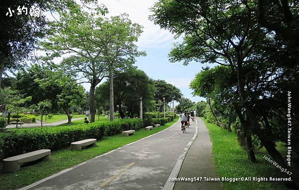 八里老街-龍米河濱公園.jpg