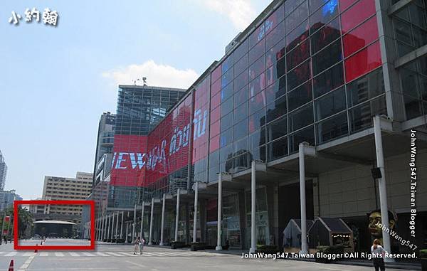 Apple store in  Central World Bangkok7.jpg