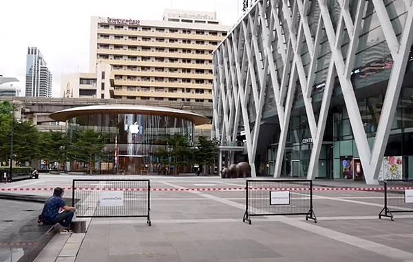 Apple store in  Central World Bangkok9.jpg