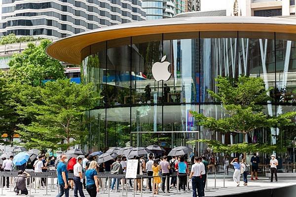 Apple Store in central world open.jpg