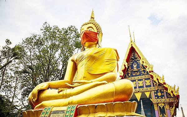 Wat Nithet Rat Pradit Buddha wears mask2.jpg