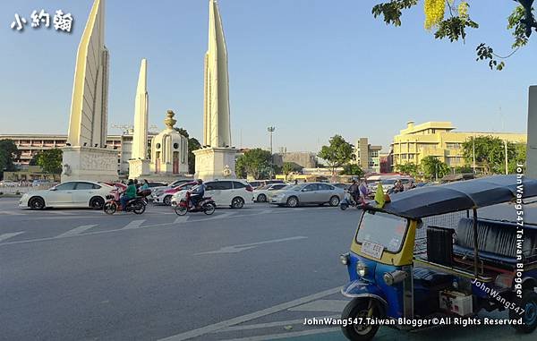 Democracy Monument Thailand.jpg