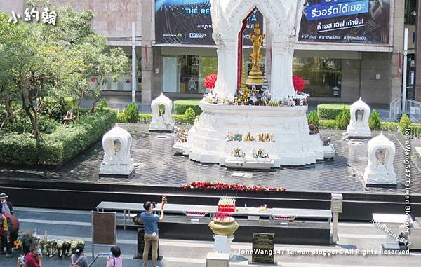 centralwOrld廣場Trimurati Shrine愛神.jpg