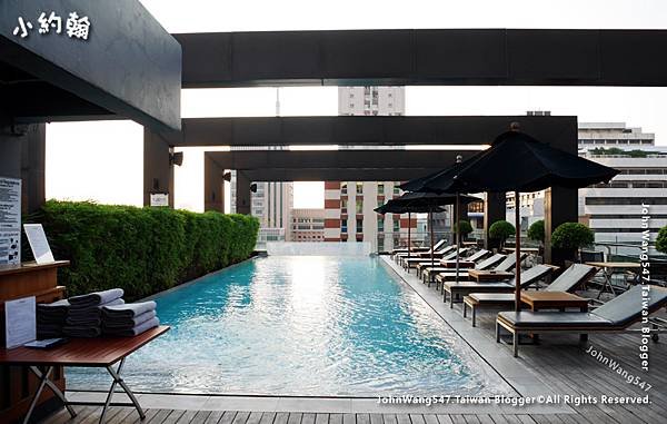 VIE Hotel Bangkok Pool.jpg