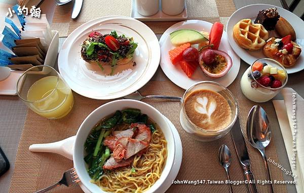 VIE Hotel Bangkok Breakfast1.jpg