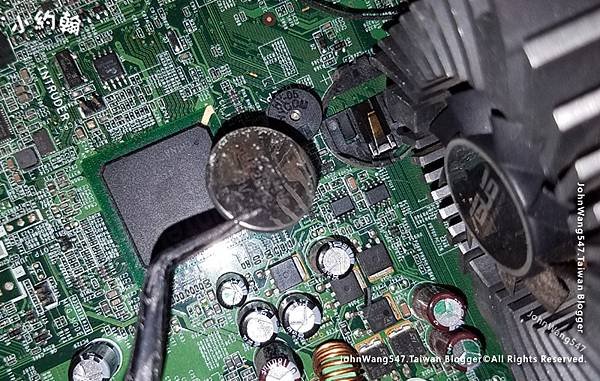 主機板上 鈕扣電池.jpg