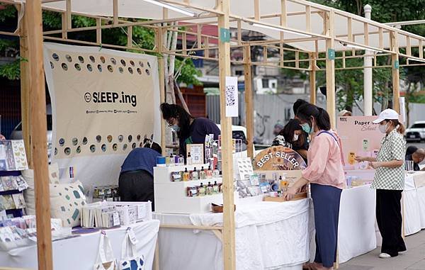 曼谷文青藝術市集Phadungsilpa Art Market3.jpg