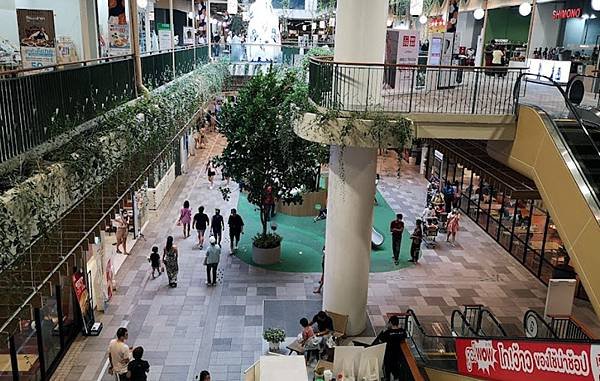 Central Si Racha Shopping Mall Chon Buri7.jpg