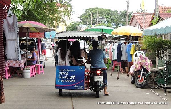 Kwan Riam Floating Market shuttle motorcycle.jpg