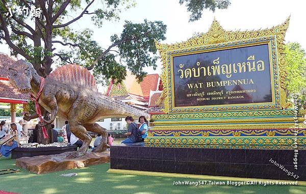 Wat Bumpennua Kwan Riam Floating Market.jpg