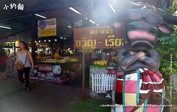 buffalo Kwan Riam Floating Market.jpg